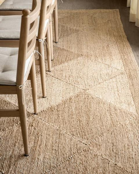 Understanding the Natural Beauty of Jute Rugs in Dining Rooms