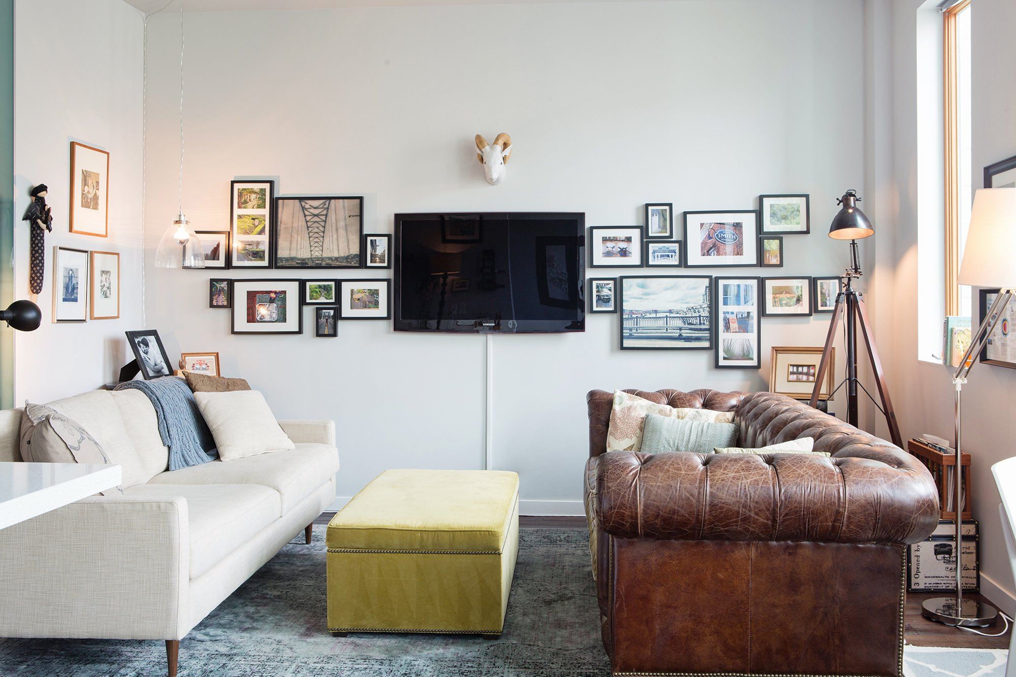 Living Room Couch Layouts in