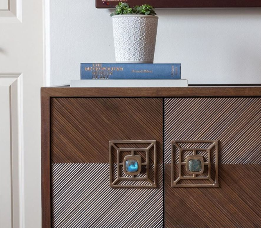 Modern Cabinet Hardware: A How-To-Guide for