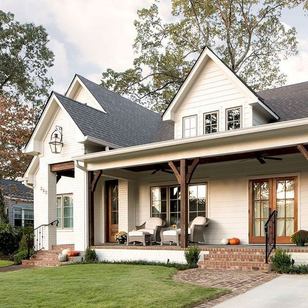 Nice 48 Easy Farmhouse Front Porch Decor Design Ideas. | Modern ... with Crafting Cozy Spaces Simple Farmhouse Design Inspiration