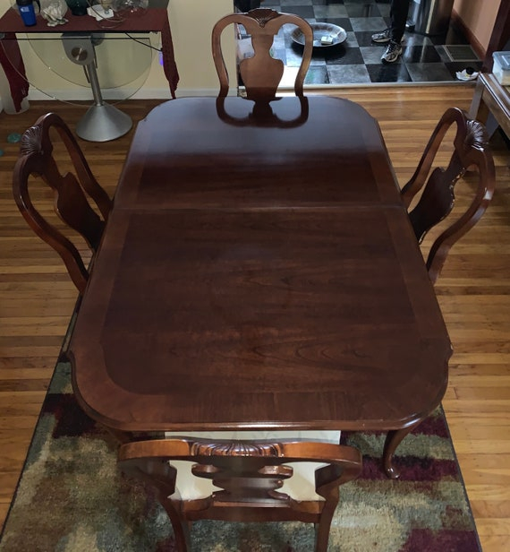 Understanding the Craftsmanship of Queen Anne Dining Tables