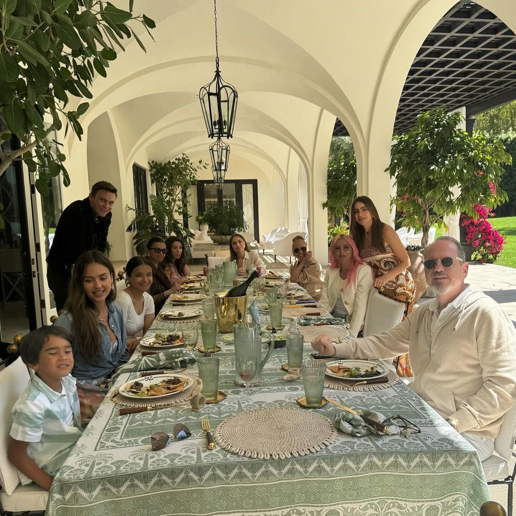 Sofia Vergara's Al Fresco Dining Room At $13M Home Is Straight From A ... within