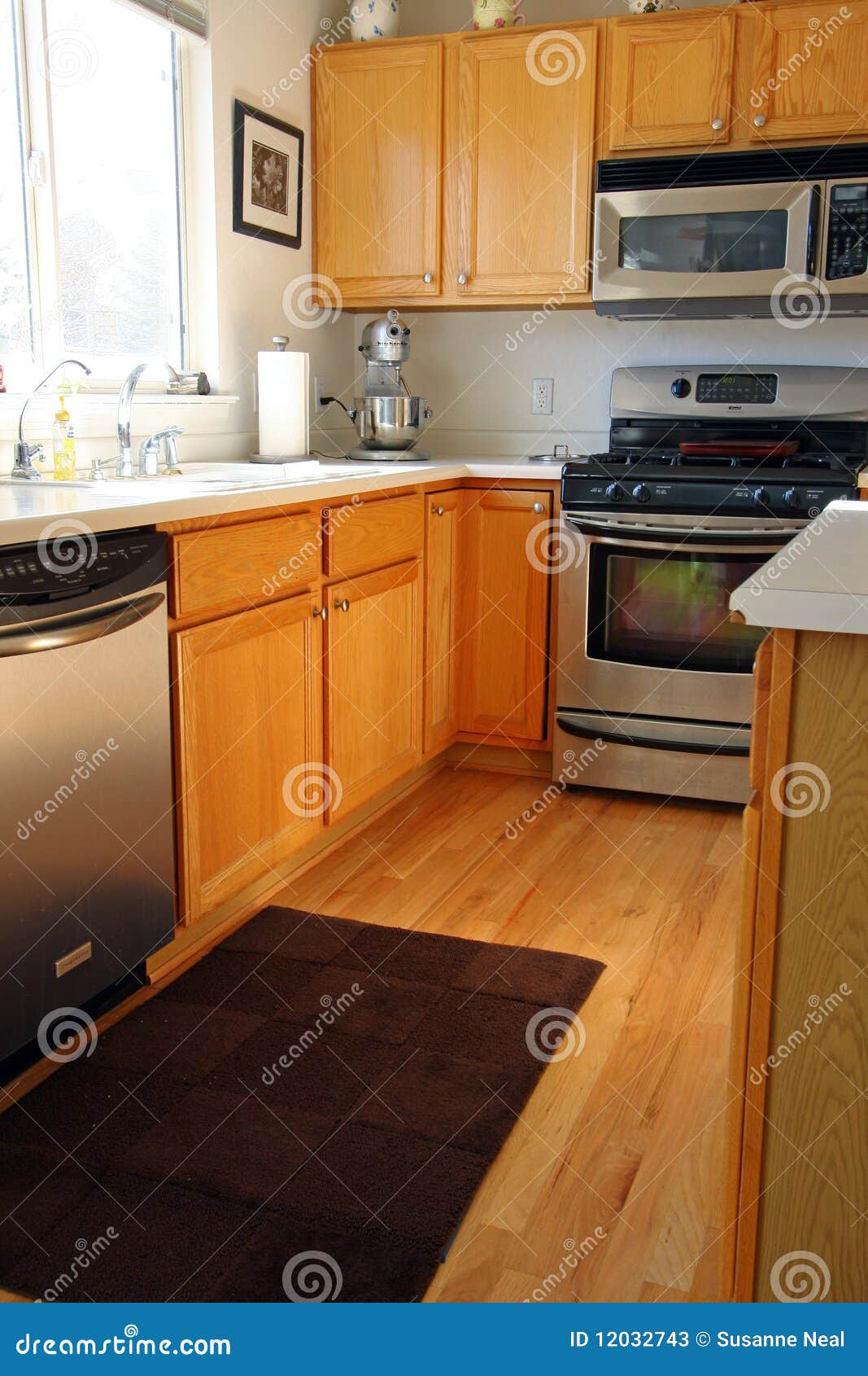 Stock Oak Kitchen Cabinets ~ Kitchen Design Ideas in