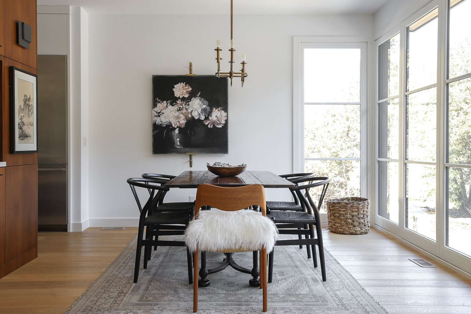 Stunning Modern Centerpiece Dining Table: Elevate Your Dining Experience! for Simple Yet Stunning Dining Room Table Dressing Techniques
