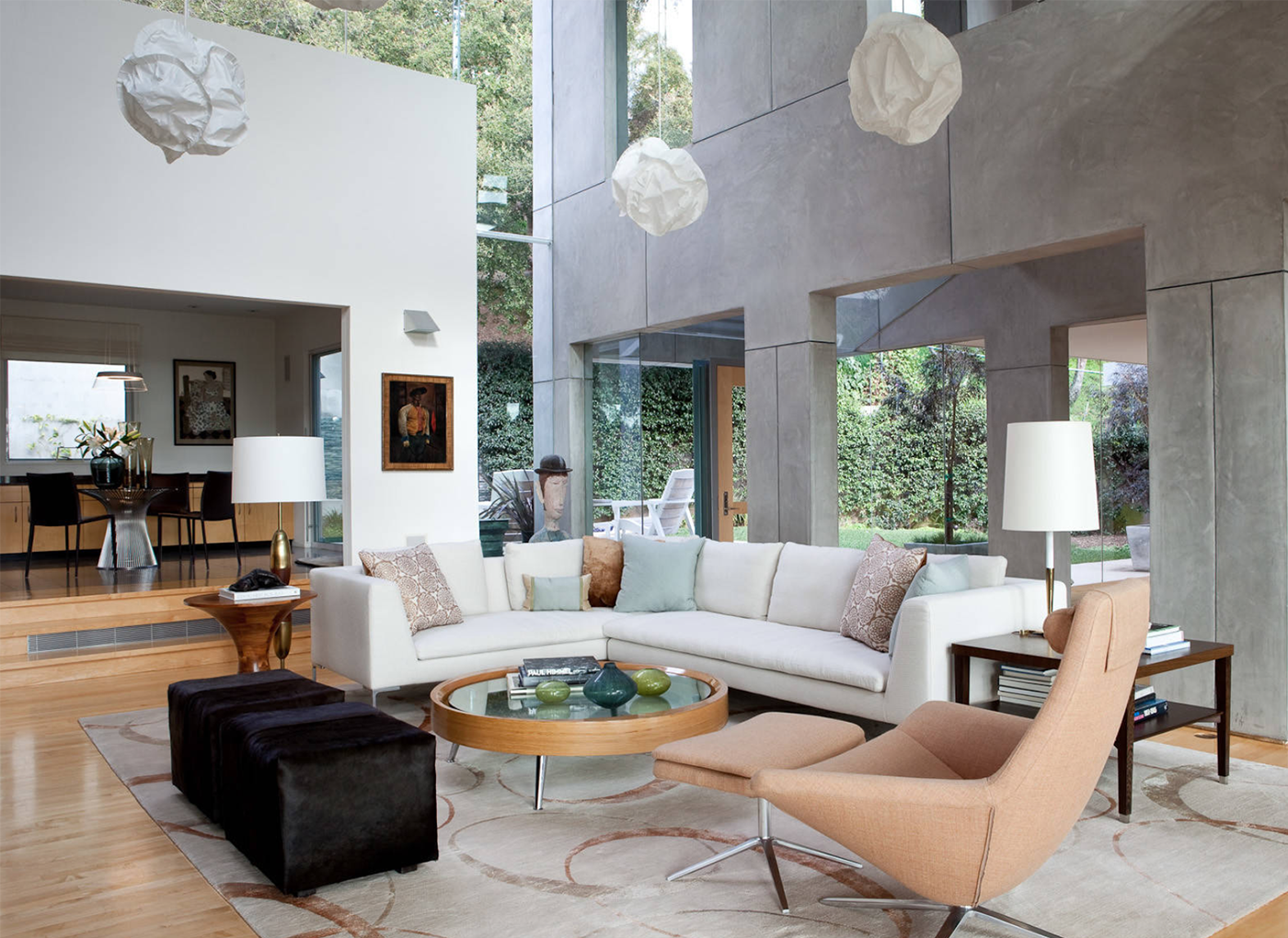 The Art of Styling Large Living Rooms with a Distinctly Modern Touch