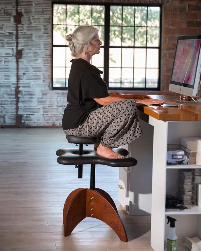 The 'Soul Seat' Is An Office Chair That Lets You Sit In Many Different ... inside