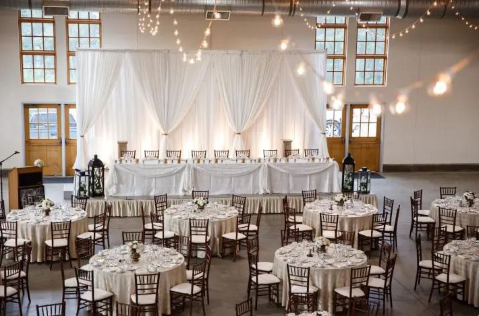 What Is Cabaret-Style Seating And How To Arrange It for The Art of Seating How to Arrange Guests Around an Oval Table