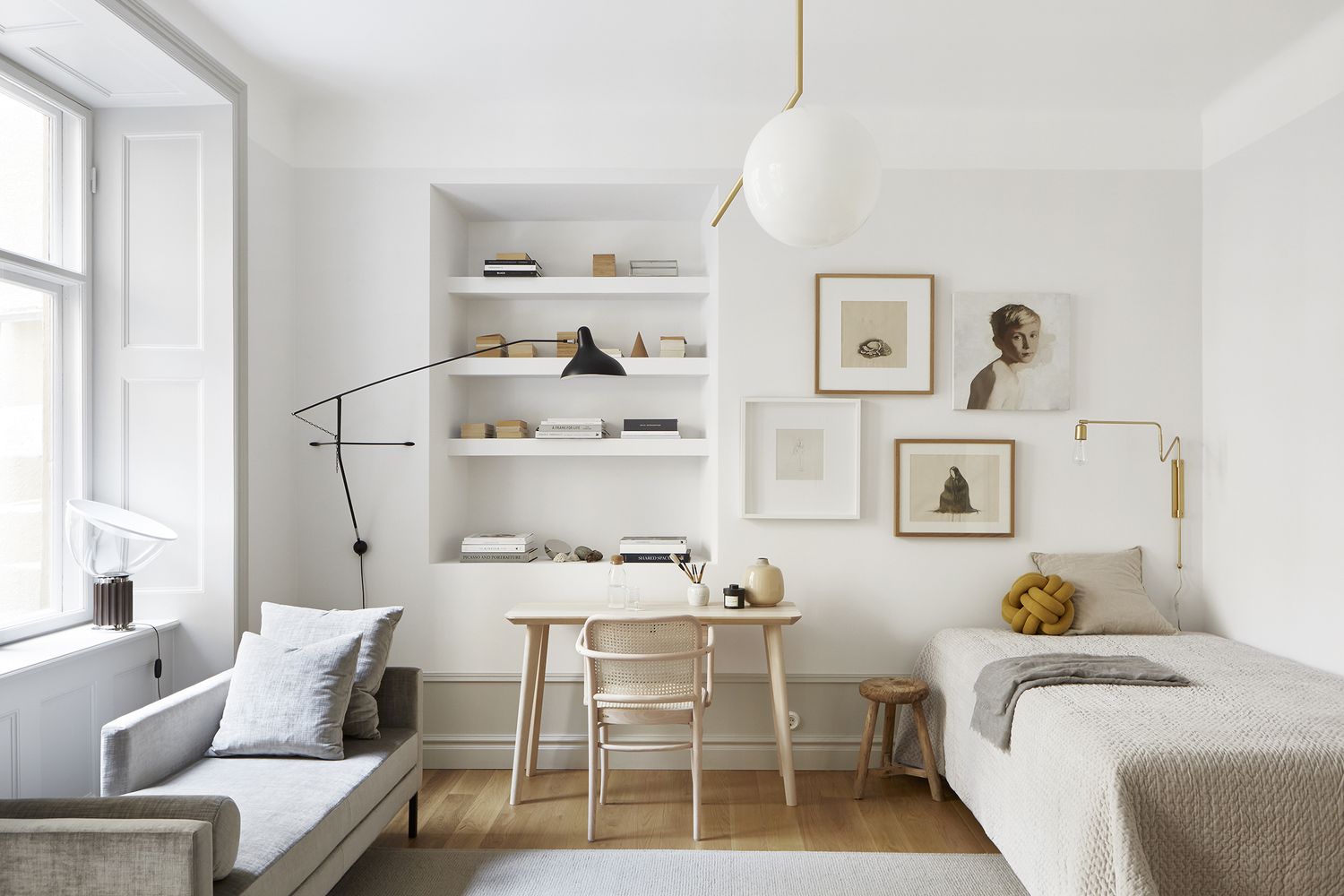 Smart Solutions for a Bedroom Office That Doesn’t Compromise Style