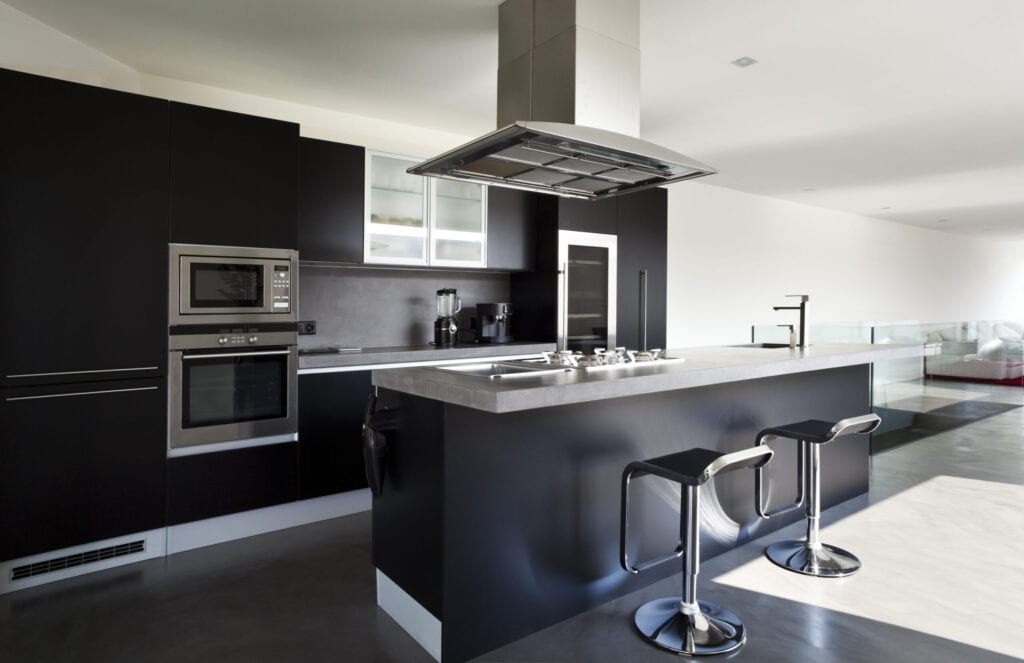 Creating a Dramatic Statement With Black Kitchen Countertops
