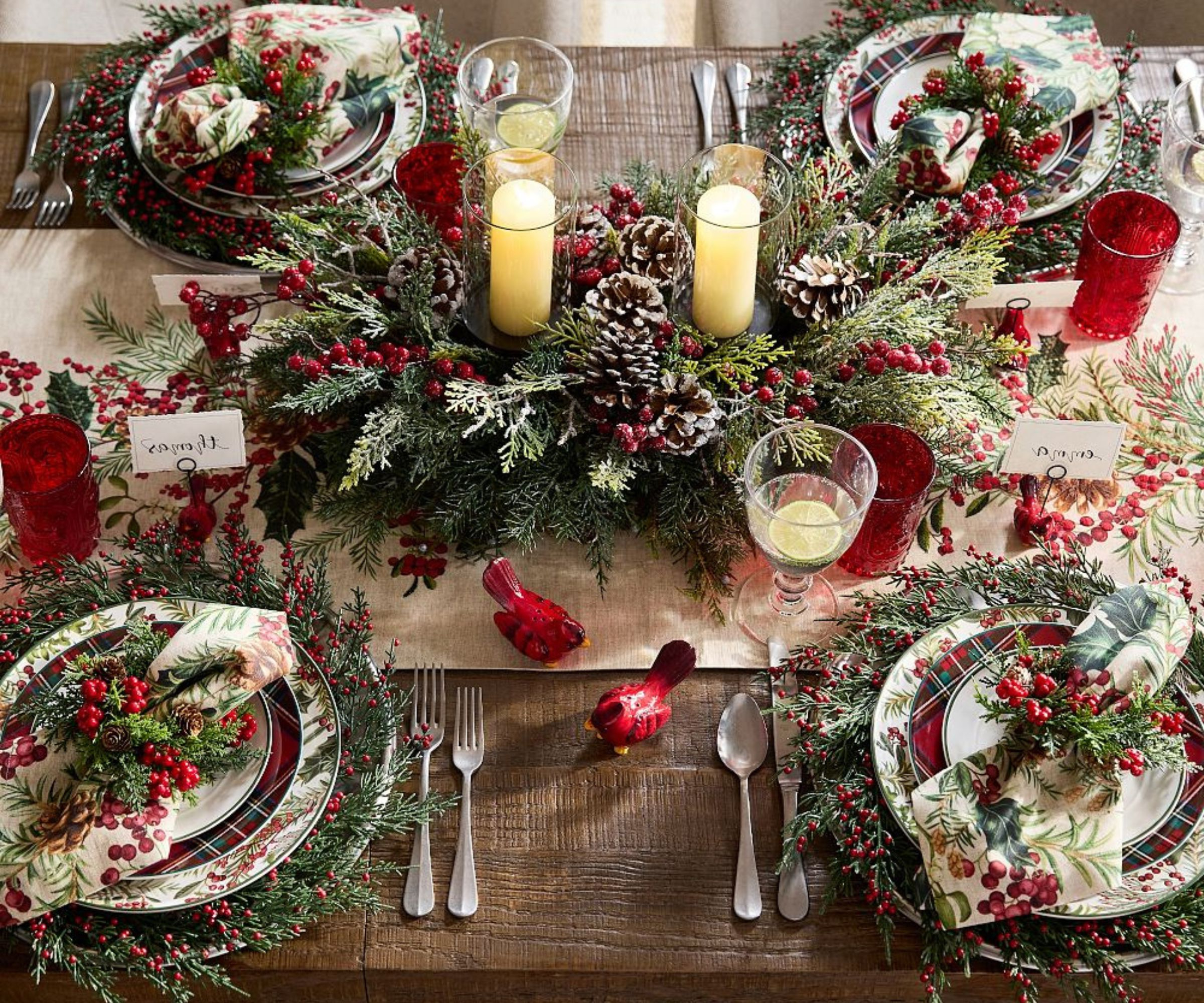 Christmas Table Decor Tips That Transform Your Dining Room Into a Holiday Haven