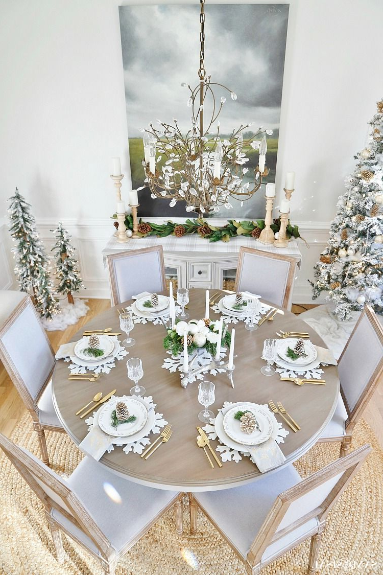 Minimalist Approaches to Beautiful Christmas Dining Room Decor