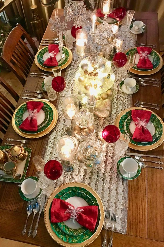 33 Christmas Dining Room Table Decoration Ideas in Dining Room Table Ideas For Christmas