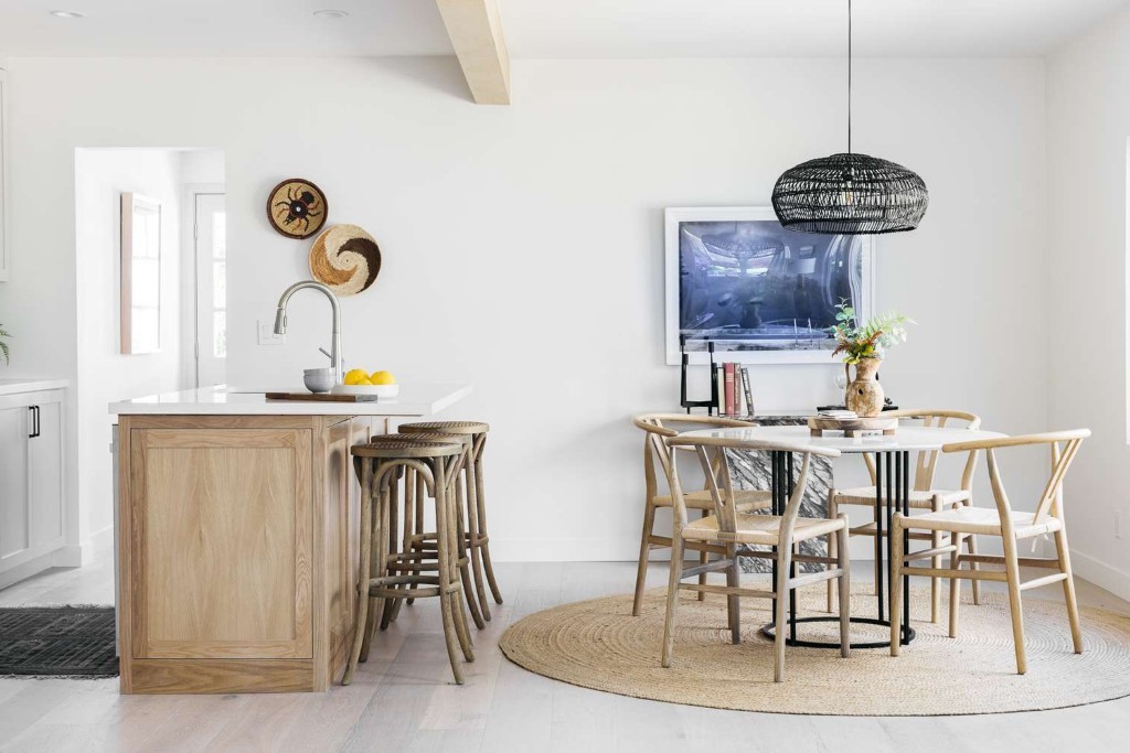 Maximizing your Small Dining Room with the Right Table Shape