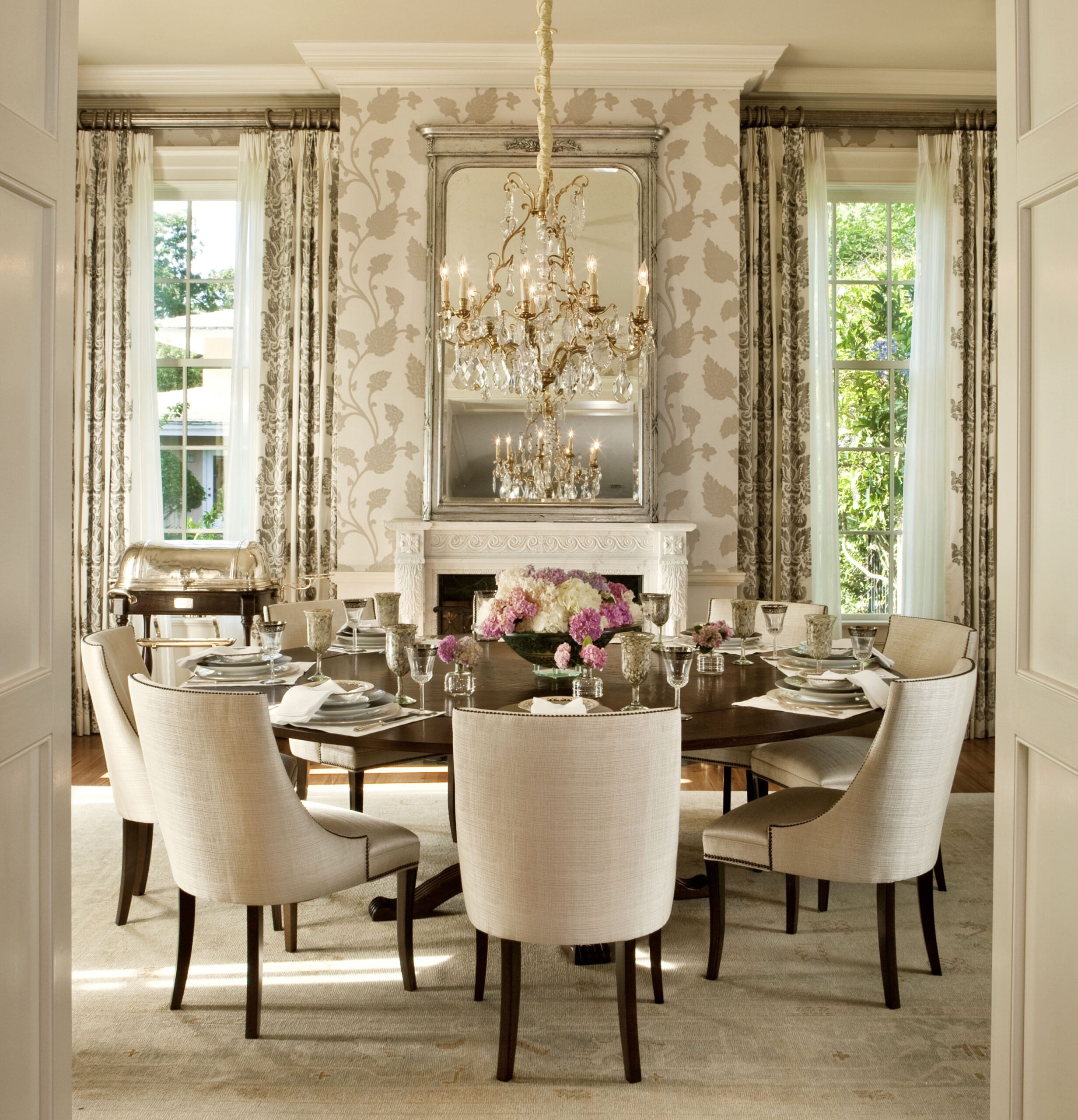 Mastering the Art of Balanced Dining Room Table Arrangements