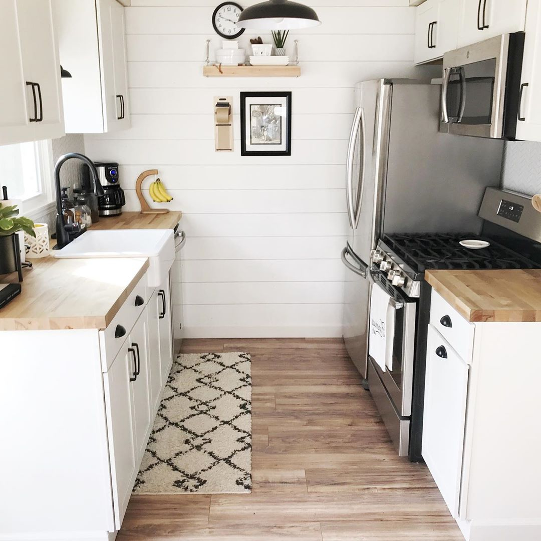 13 Small Kitchen Design Ideas &amp;amp; Organization Tips | Extra Space Storage in Light and bright strategies for small kitchen spaces