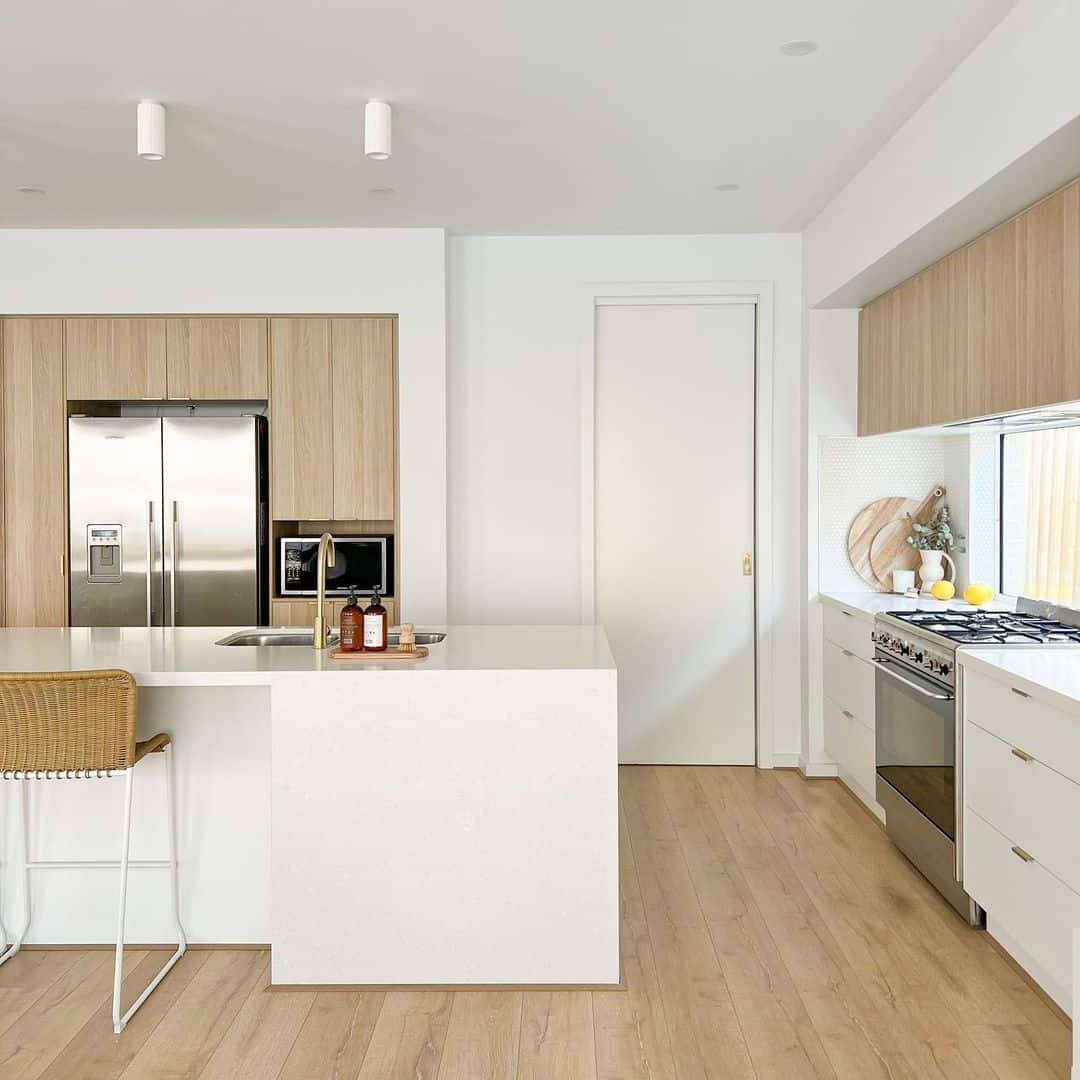 16 Magnificent Modern Kitchen With Oak Cabinets Designs inside Modern Kitchen With Oak Cabinets