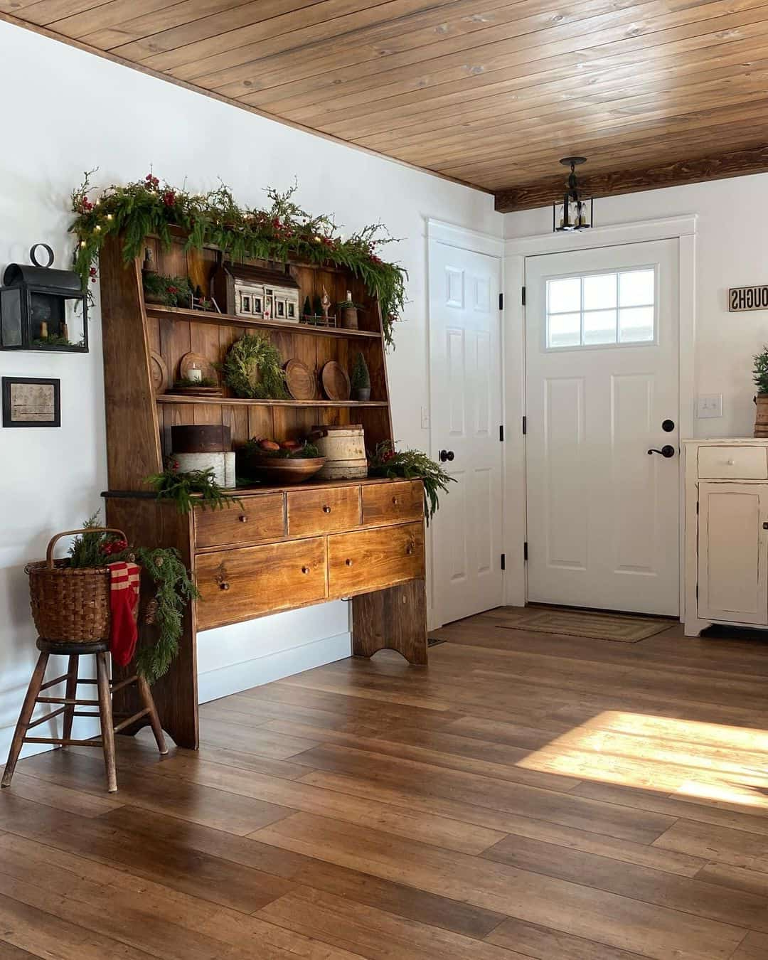 28 Welcoming Entryway Décor Ideas To Impress Your Next Guests regarding Kitchen Entryway Ideas