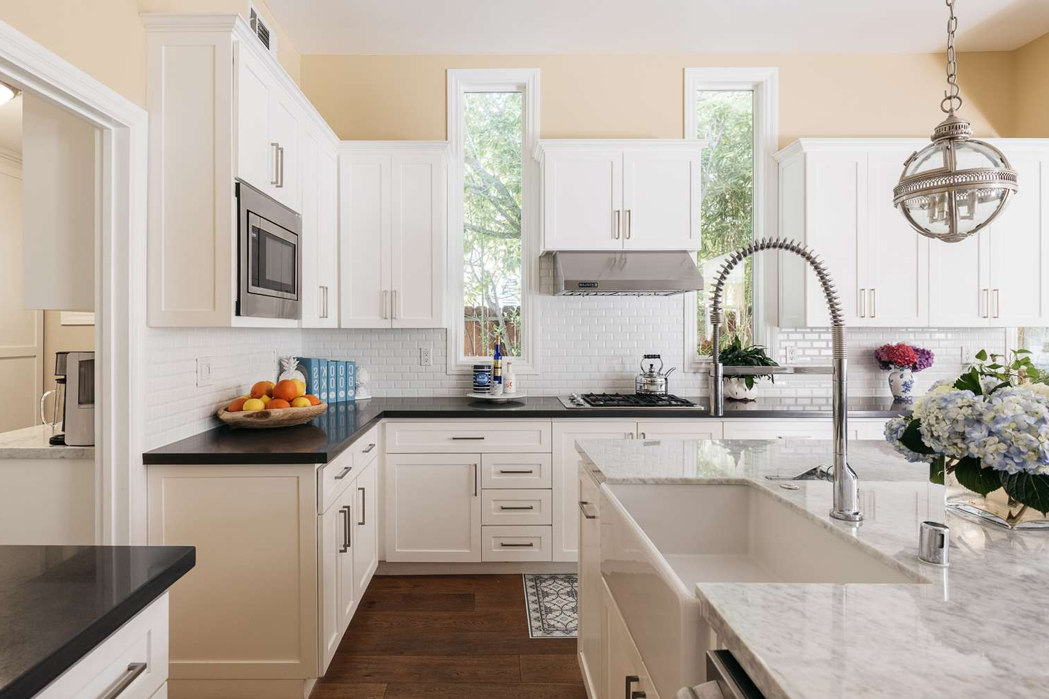 Expert tips for selecting kitchen colors that last forever