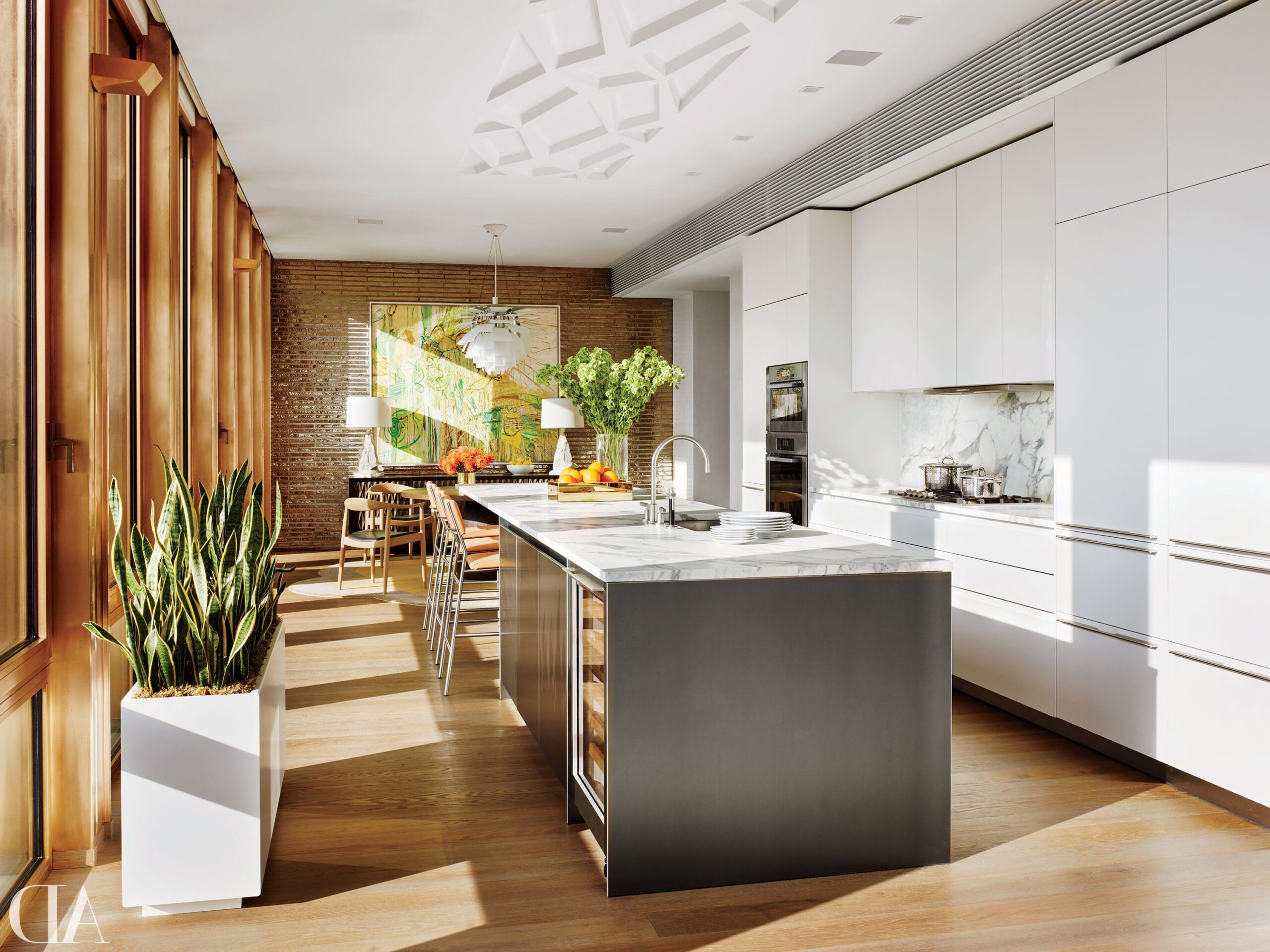 Color Strategies for Modern Kitchens: From Neutral Foundations to Bold Statements
