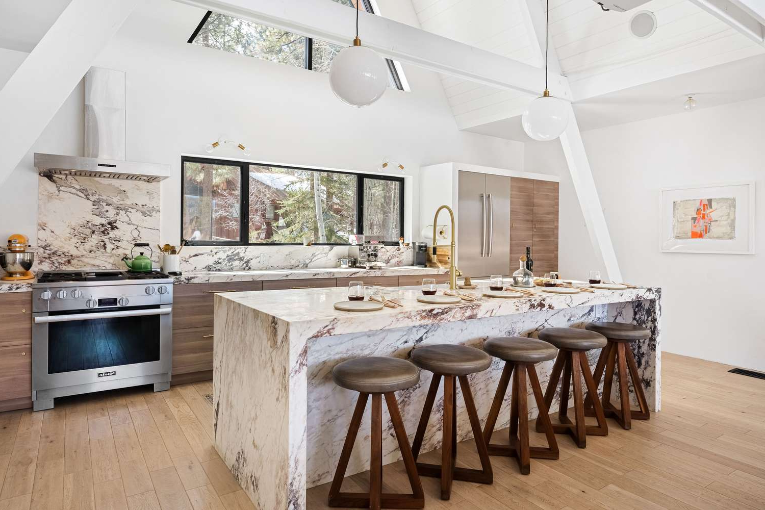 39 Modern Kitchens That Feel Fresh And Current with regard to Modern Kitchen Inspiration