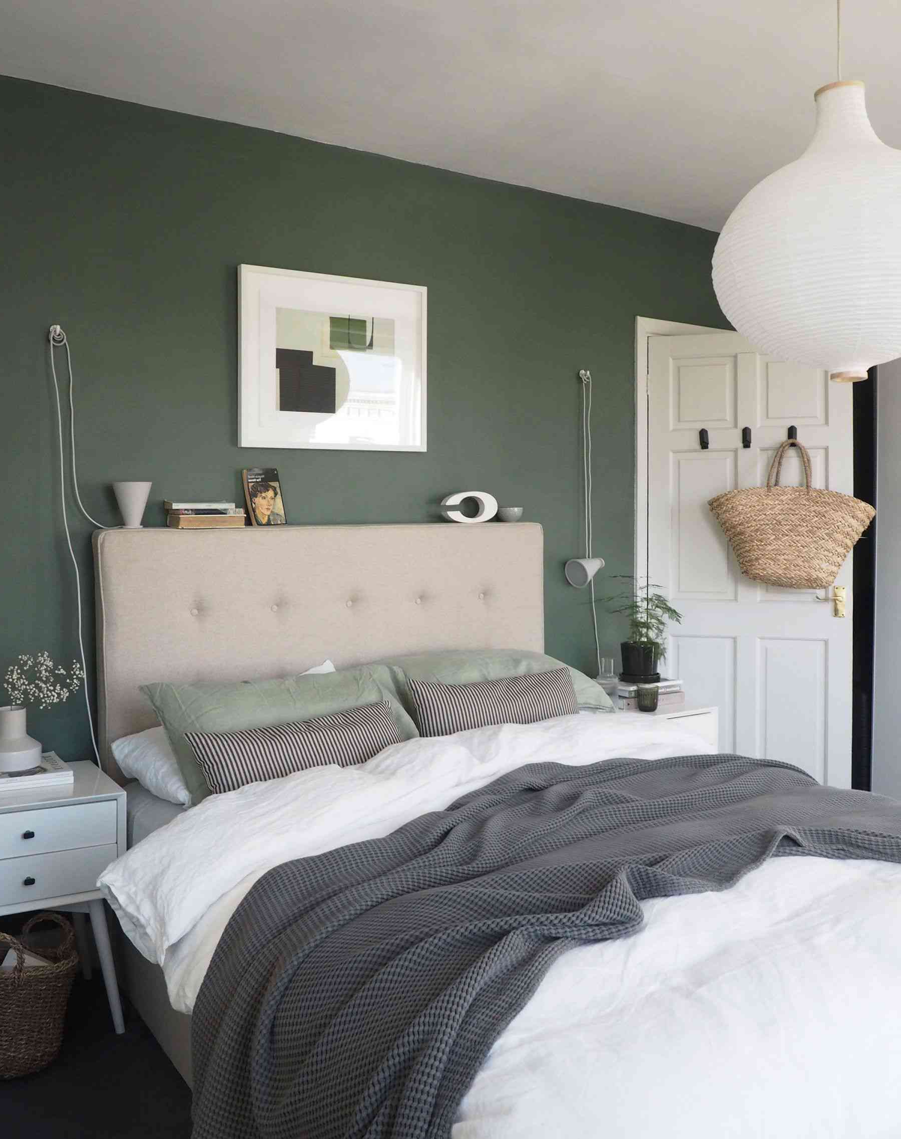 5 Calming Green Bedroom Decorating Ideas regarding Natural Materials and Sustainable Choices: How to Design an Eco-Friendly Bedroom
