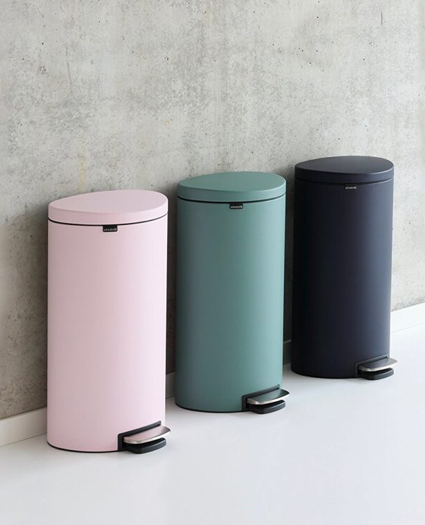 5 Unconventional Kitchen Trash Cans For The Modern Home – Homystyle for Designing the perfect modern kitchen garbage can for everyday life