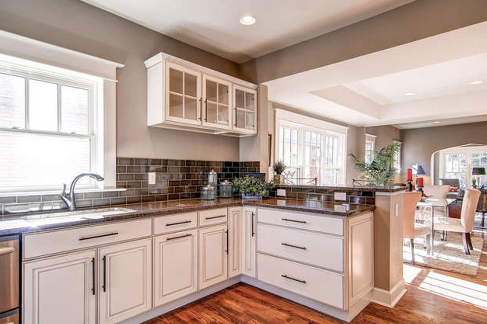 50+ Popular Brown Granite Kitchen Countertops Design Ideas throughout Modern Kitchen With Brown Granite Countertops