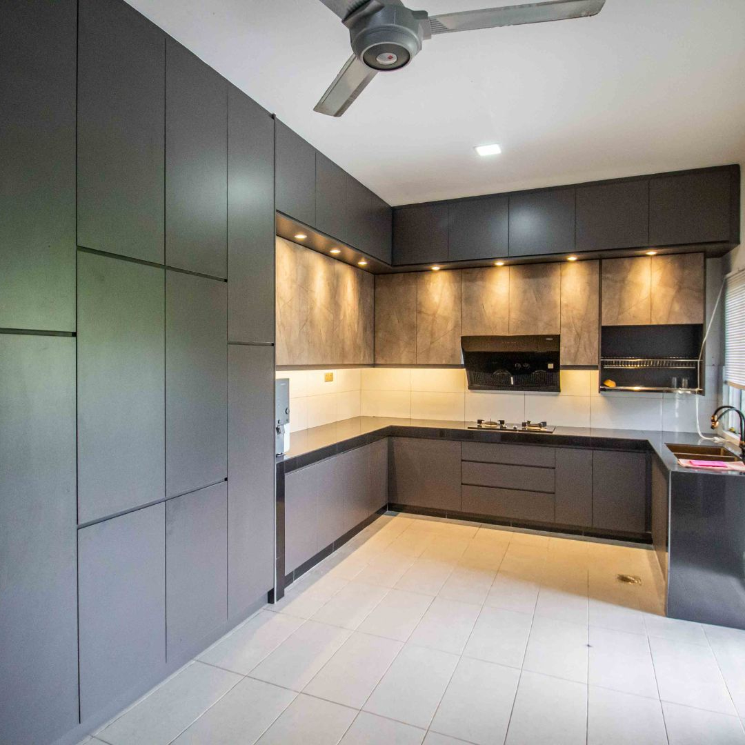 Maximizing Small Spaces with Smart Modern Kitchen Cabinet Solutions