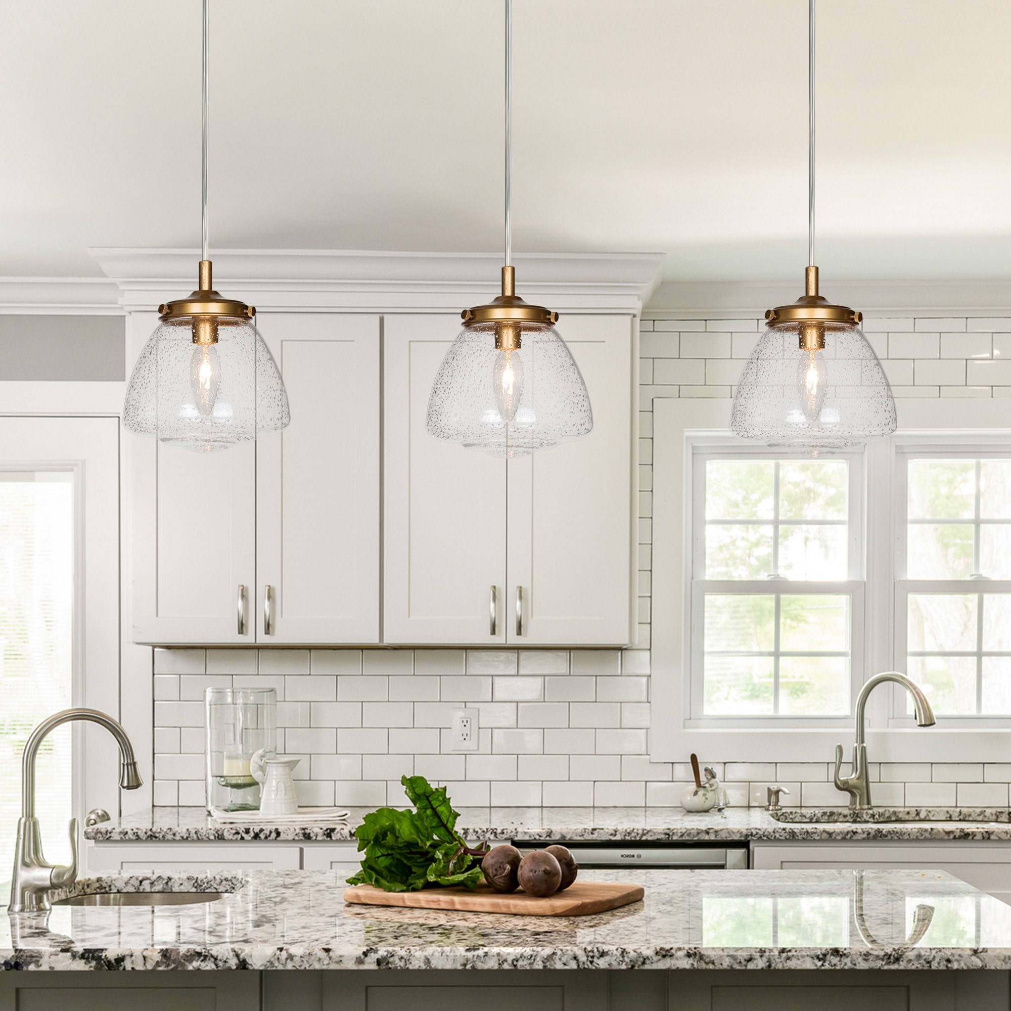 Understanding the art of hanging pendants above your kitchen island