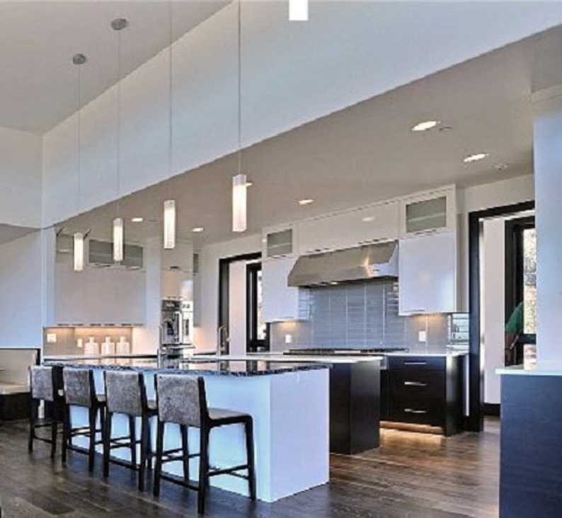 Understanding How Modern Pendant Lights Can Elevate Your Kitchen Aesthetics