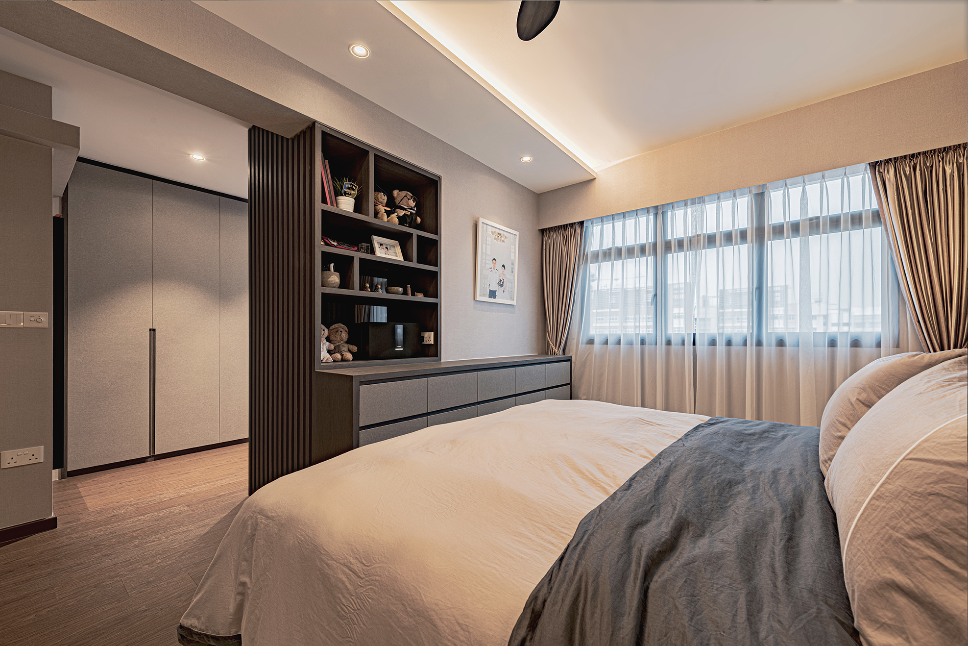 Small Master Bedroom Design: 10 Tips For Small Spaces - Obbio Concept regarding Creative small master bedroom design ideas for optimal functionality